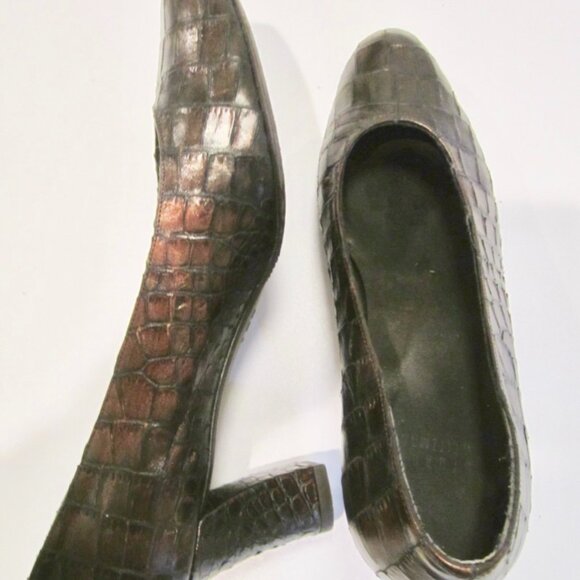 US 7.5 W STUART WEITZMAN TILTING RYE (brown) GLOSSY CROCO pump heels comfort - Picture 2 of 9